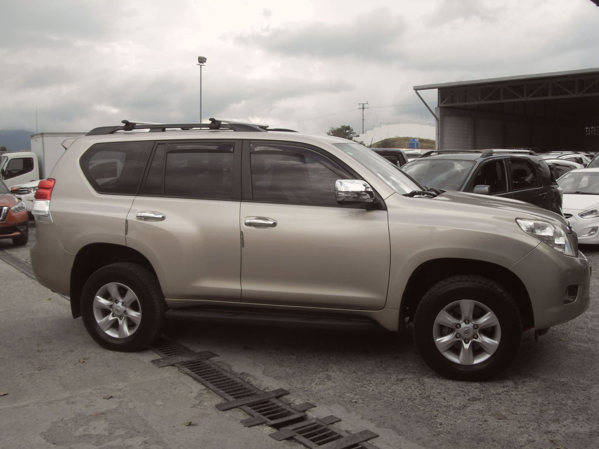 toyota prado 2012 Image 1