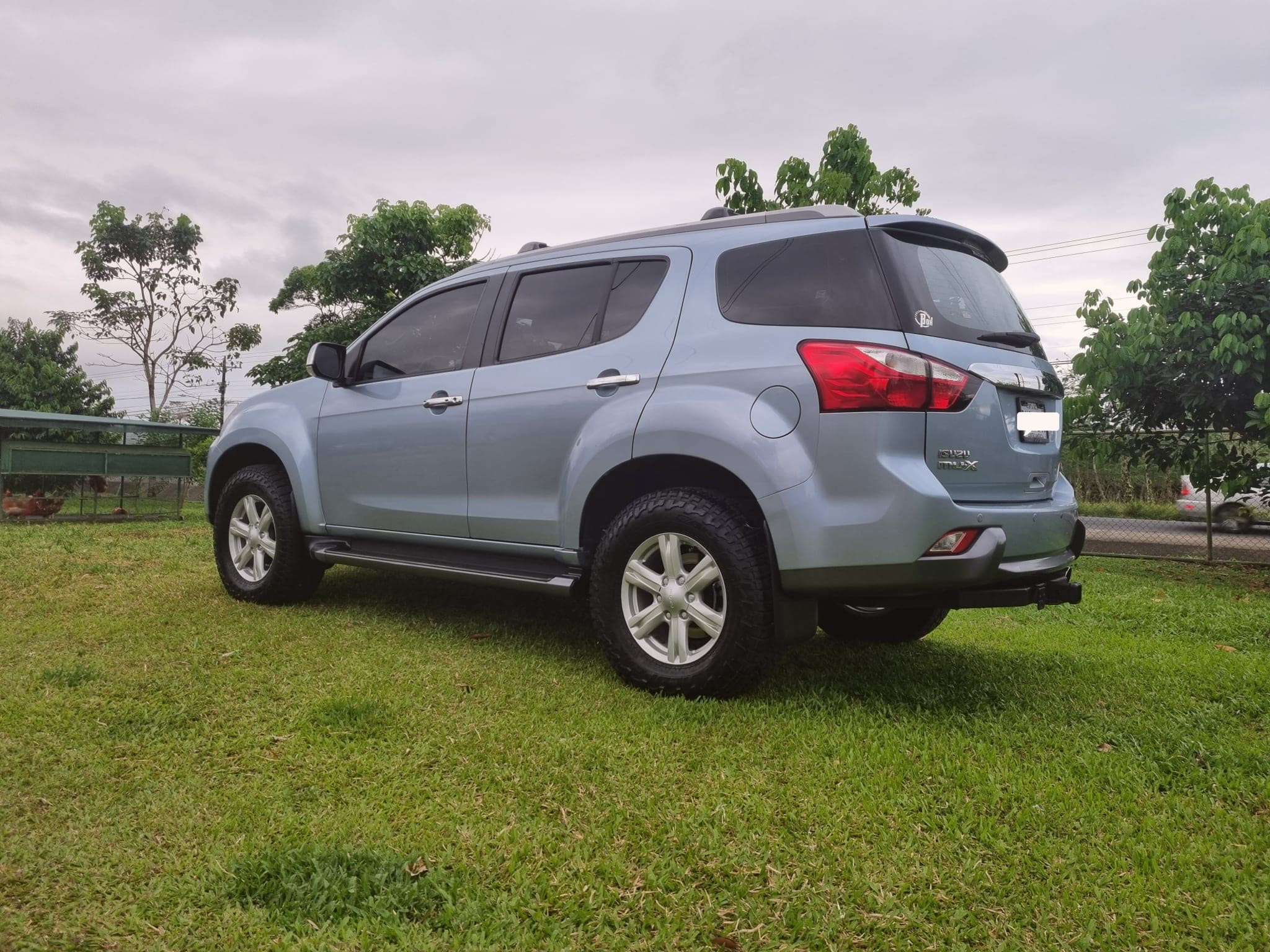 isuzu mux 2015 Image 1
