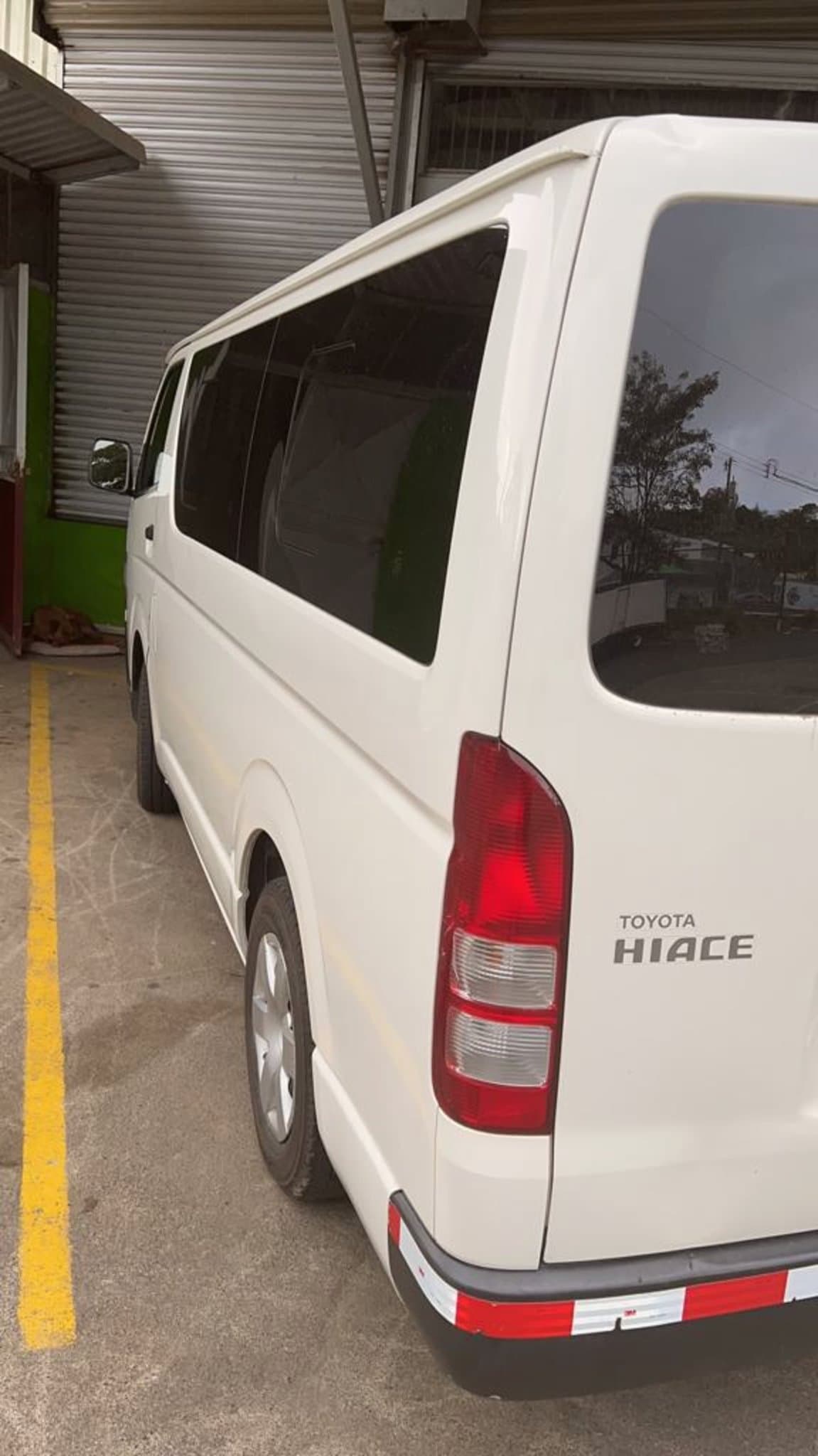 toyota hiace 2017 Image 1